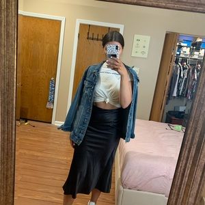 🔥LAST CHANCE🔥 
Black silky midi skirt